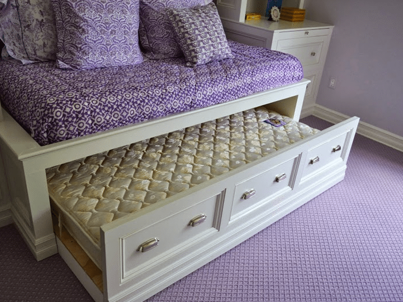 Custom built in bed with trundle