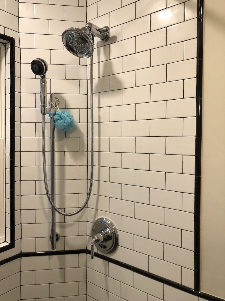 White Subway Tile with Black Edging